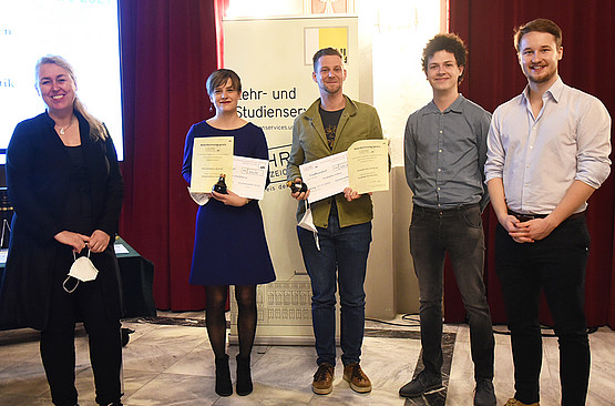 Anerkennungspreise für Elena Stuhlpfarrer und Christopher Pollin ©Uni Graz/Schweiger