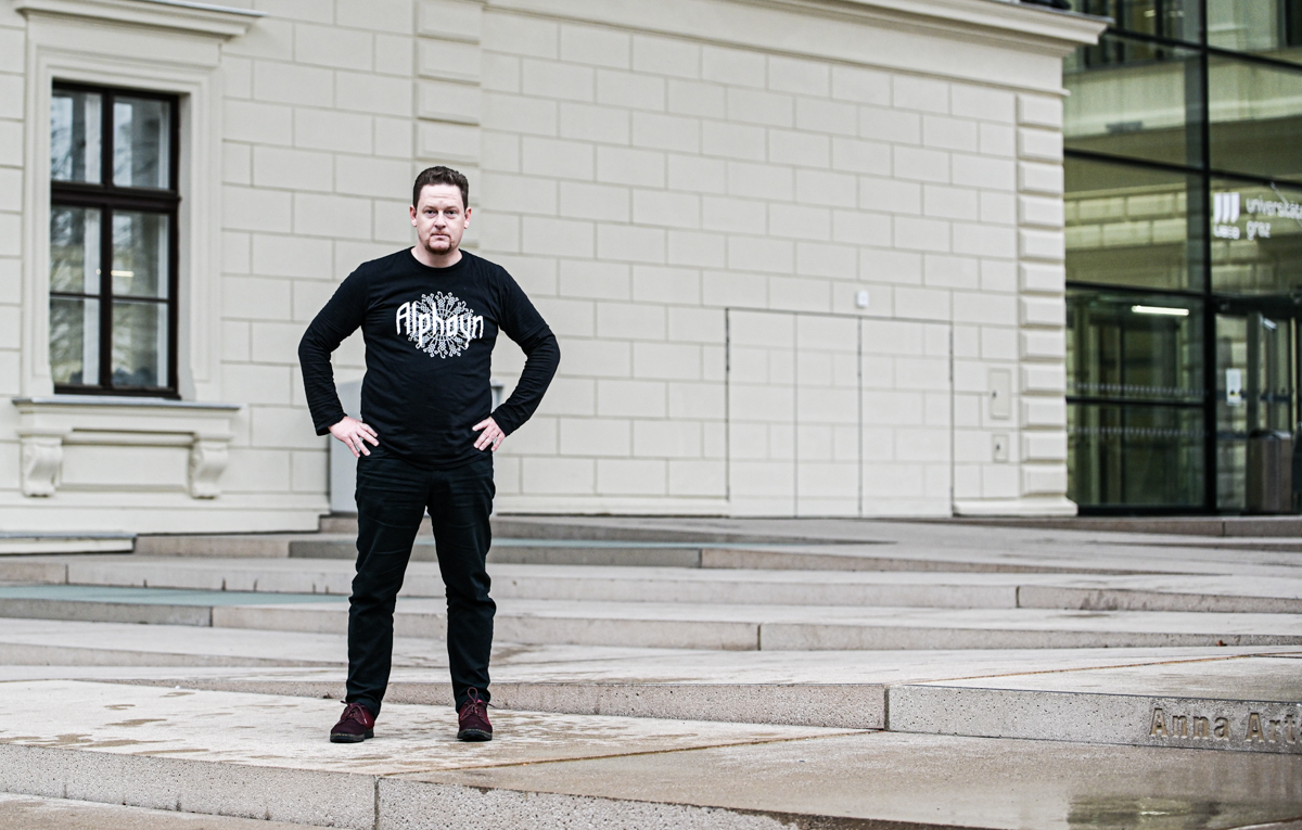 Peter Pichler ist Kenner der Grazer Heavy-Metal-Szene, immerhin ist er in ihr groß geworden. Nun betrachtet er sie wissenschaftlich. Foto: Uni Graz/Tzivanopoulos 