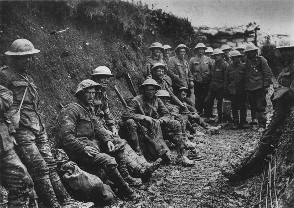 Soldaten der Ersten Battaillon der Royal Irish Rifles in der Somme-Schlacht 1916. 100 Jahre nach Ausbruch des Ersten Weltkriegs beschäftigt sich die Forschung mit dem Großen Krieg und seinen Auswirkungen. Foto: Wikimedia Commons /<a href="http://commons 
