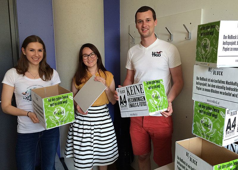 Das "ReBlock"-Team sammelte brauchbares Altpapier an der Uni Graz und hat daraus neue Blöcke produziert. Der Verkauf startet kommende Woche. Foto: ReBlock. 