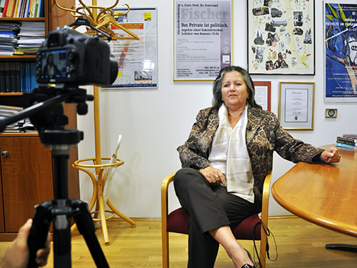 Theologin Irmtraud Fischer präsentiert ihren Karriereweg auf watchado. Foto: Uni Graz/Steinwender 