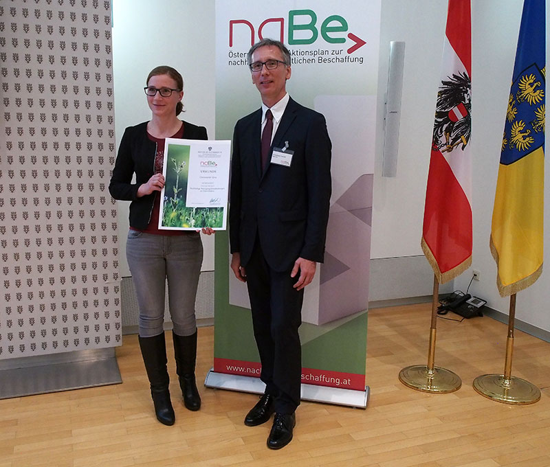 Birgit Natter, Uni Graz, und Andreas Tschulik, Leiter der Abteilung V/7 Betrieblicher Umweltschutz und Technologie des Bundesministeriums. Foto: enu. 