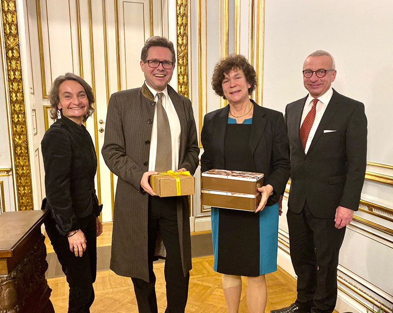 Sabine Pendl (Büro für Internationale Beziehungen der Universität Graz), Rektor Martin Polaschek, Rektorin Beate Schücking und Svend Poller, Akademisches Auslandsamt der Universität Leipzig. Fotonachweis: Lina Hörügl/Universität Leipzig. 