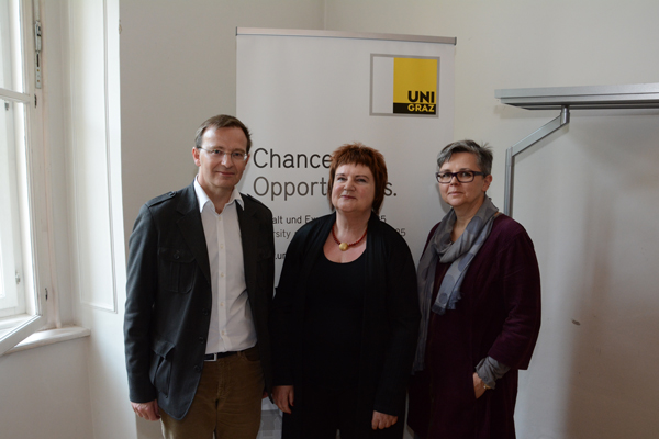 Veranstalter Kurt-Martin Lugger (links) mit der Vortragenden Karin Vey und Vizerektorin Renate Dworczak 
