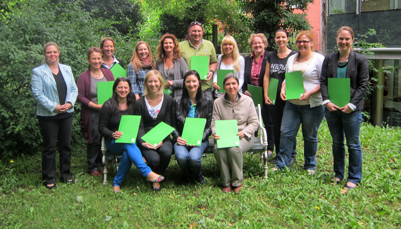 Sie dürfen ab sofort ihr Wissen an Lehrlinge weitergeben: 14 neue AusbilderInnen erhielten vor Kurzem ihre Zeugnisse. 