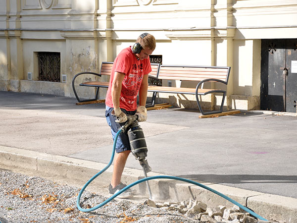 Aufgrund von Sanierungsarbeiten ist der Innenhof im Hauptgebäude für rund zwei Wochen nicht zugänglich. 
