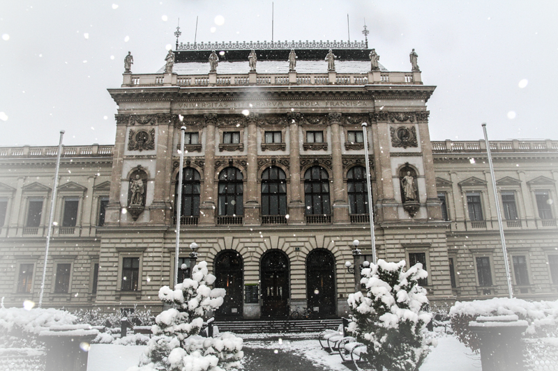 Eingeschränkte Öffnungszeiten am Campus der Uni Graz: Gebäude und Portierlogen. Foto: Uni Graz 