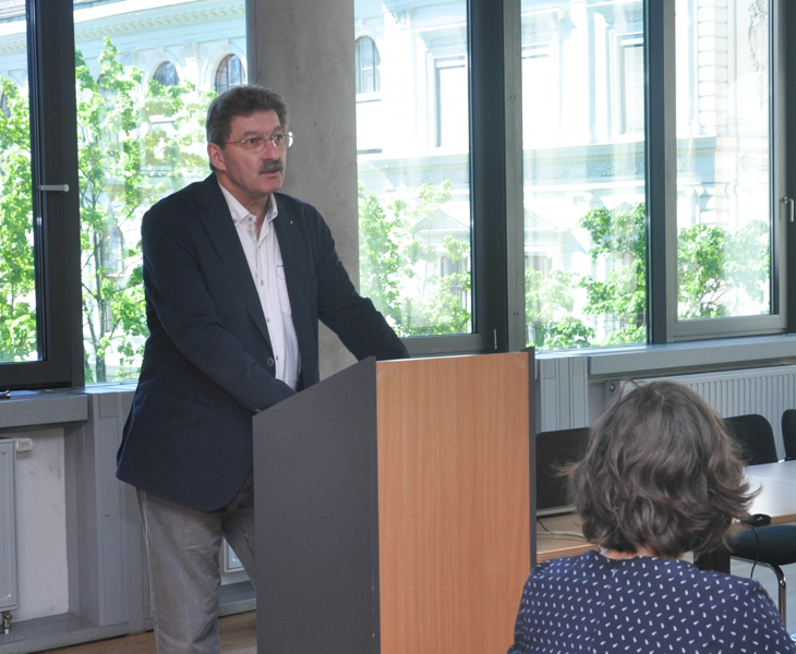 Vizerektor Peter Scherrer hob die Bedeutung des Doktoratsprogramms für die Kulturwissenschaften hervor und lobte die Zusammenarbeit mit anderen Universitäten. 