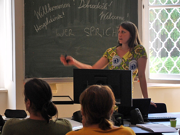 Zweisprachig im Klassenzimmer: Judith Purkarthofer von der Uni Wien referierte über bilinguale Handlungskompetenz im Unterricht. Foto: KK 
