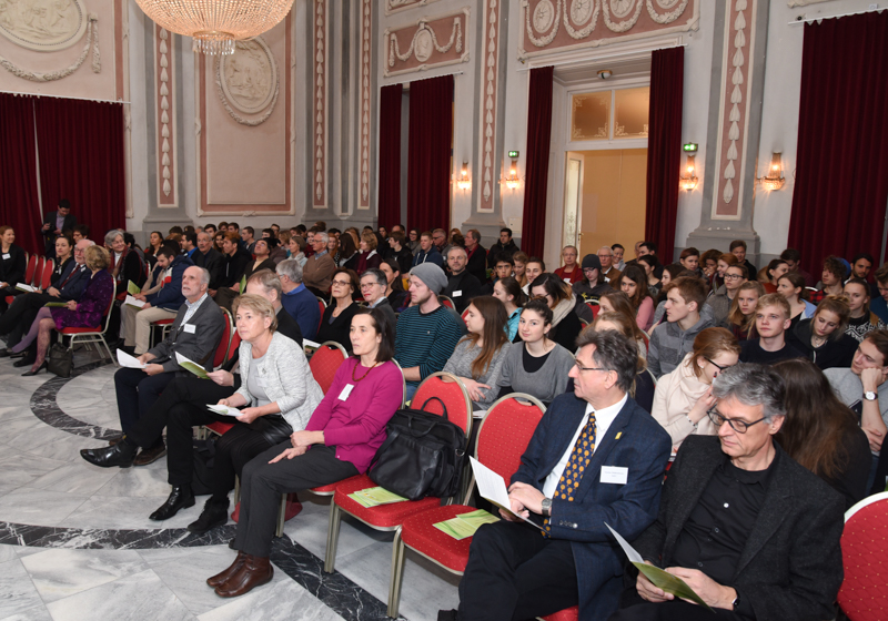 Großer Andrangim Meerscheinschlössl der Uni Graz. 