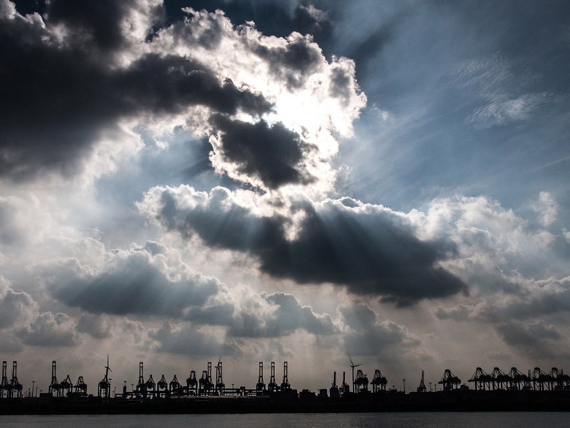 Theologische Lichtblicke für Sorgen und Fragen des Alltags: auf feinschwarz.net nehmen WissenschafterInnen zu aktuellen Themen Stellung. Foto: NicoLeHe/pixelio.de 