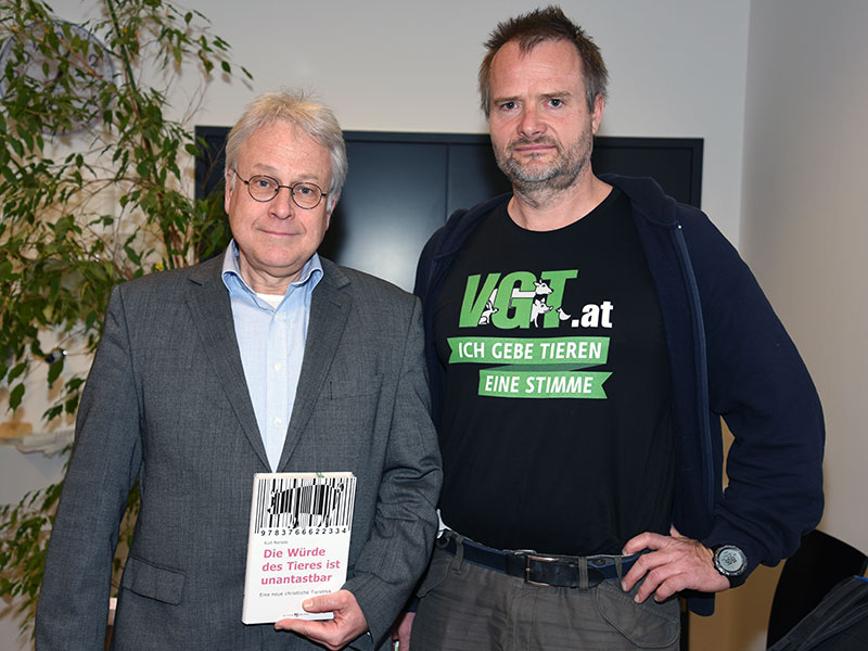V.l.: Autor Kurt Remele mit Martin Balluch, Obmann des Vereins gegen Tierfabriken. Fotos: Uni Graz/Pichler 