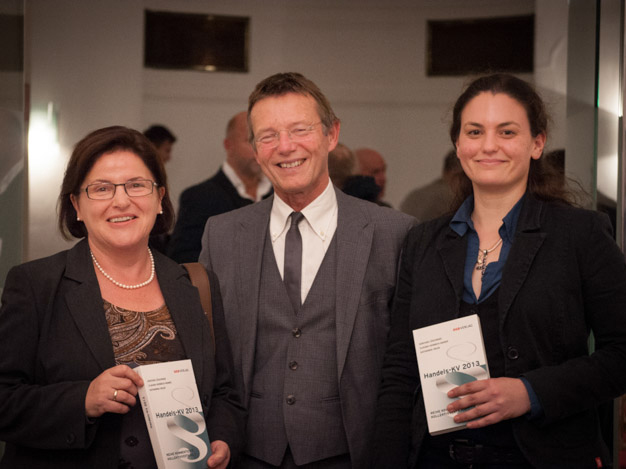 Günther Löschnigg mit Ko-Autorin Katharina Urleb (rechts) und Sektionschefin des Ministeriums für Arbeit, Soziales und Konsumentenschutz Anna Ritzberger-Moser Foto: ÖGB 
