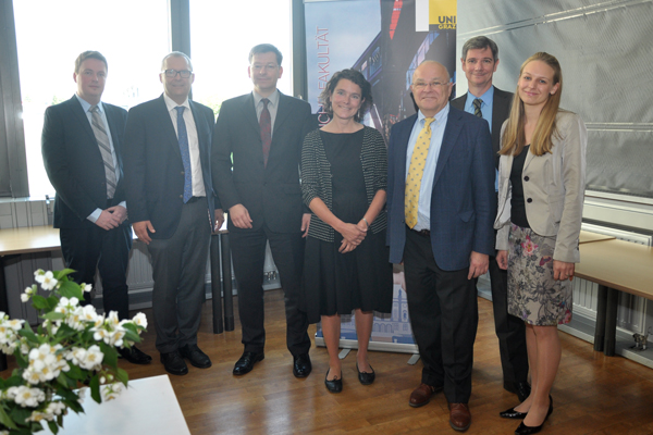 Ass.-Prof. Dr. Thomas Garber, Ass.-Prof. Dr. Klaus Poier, Vizedekan Stefan Storr, MMag. Dr. Christina Binder, Dekan der REWI-Fakultät Joseph Marko, Dr. Christian Pippan und Ass.-Prof. Dr. Eva Tscherner (v.l.) 