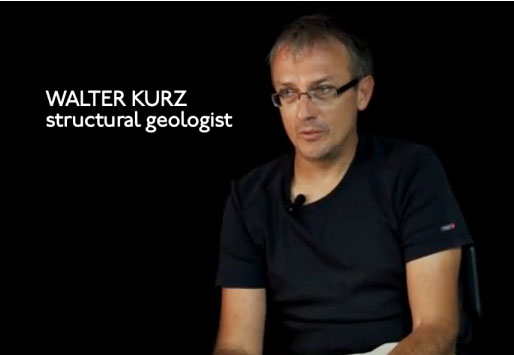 Der Erdwissenschafter Walter Kurz ist auf Forschungsreise und geht dabei der Geschichte der Erde auf den Grund. Foto: Screenshot aus einem Video. 