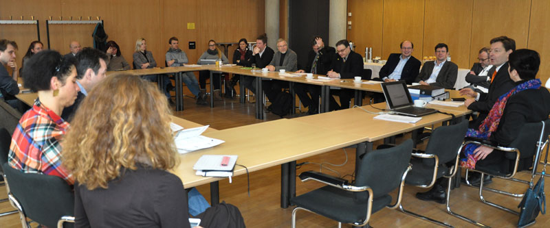 Alle Institute der REWI-Fakultät waren auf dem Treffen zur Erarbeitung einer Forschungsstrategie für die Fakultät vertreten. 