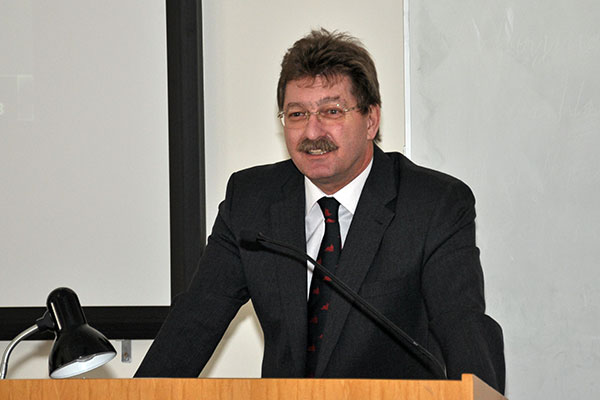 Vizerektor Peter Scherrer eröffnete das Erna-Diez-Symposium und lobte die Leistungen der Emerita. 