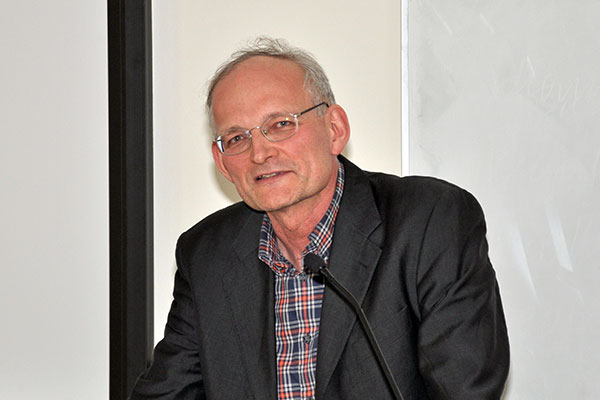 Vizedekan Lukas Meyer würdigte die Initiative und die Wertschätzung für die Wissenschafterin. 