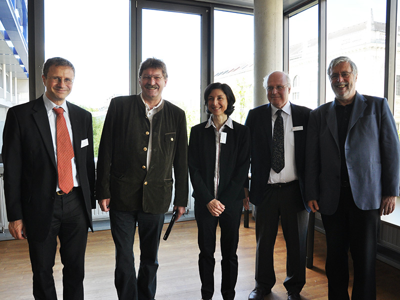 Alfred Bodenheimer, Gesellschaft für Europäisch-jüdische Literaturstudien, Vizerektor Peter Scherrer, Petra Ernst-Kühr vom Centrum für Jüdische Studien, Zeithistoriker Jay Winter und Dekan Helmut Konrad (v.l.) 