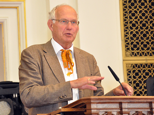 Otfried Höffe, Philosophie-Professor der Universität Tübingen, hielt einen Vortrag über westliche Bürgeridentität. 