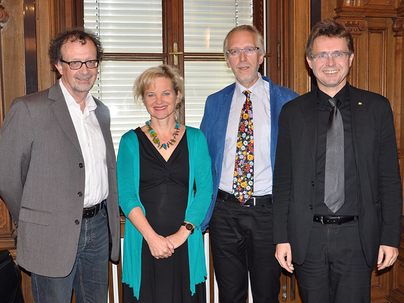 Eröffnungsvortragender Werner Wintersteiner (Uni Klagenfurt), Sabine Schmölzer-Eibinger, Wernfried Hofmeister und Vizerektor Martin Polaschek (v.l.) 