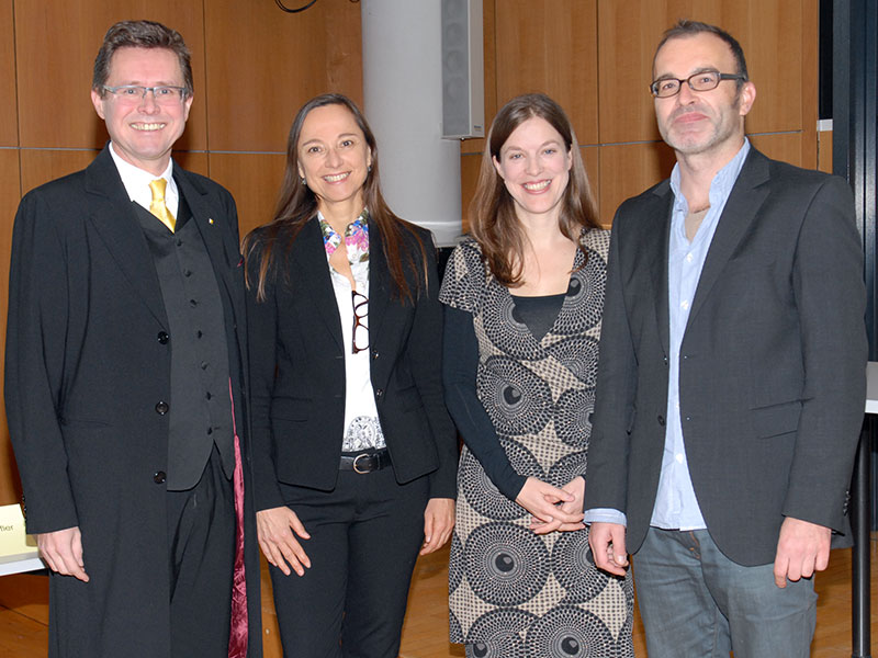 Vizerektor Martin Polaschek mit den OrganisatorInnen der Tagung: Susanne Knaller, Doris Pichler und Christian Hiebaum (v.l.) 