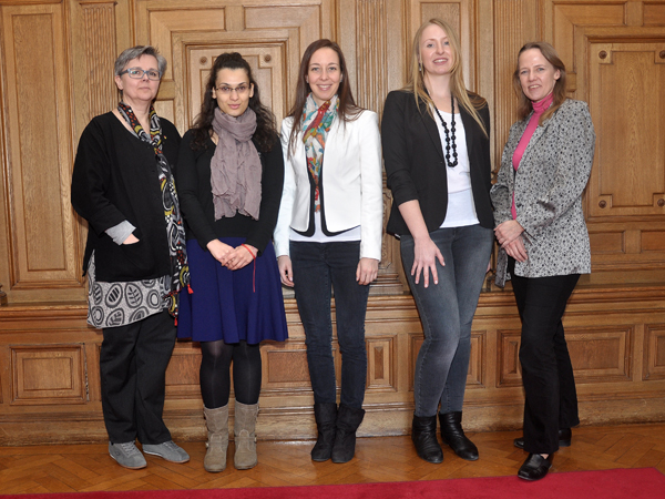 Vizerektorin Renate Dworczak, Maria Petkovska, Sandra Prasch, Daniela Schwab und AKGL-Vorsitzende Katharina Scherke (v.l.). 