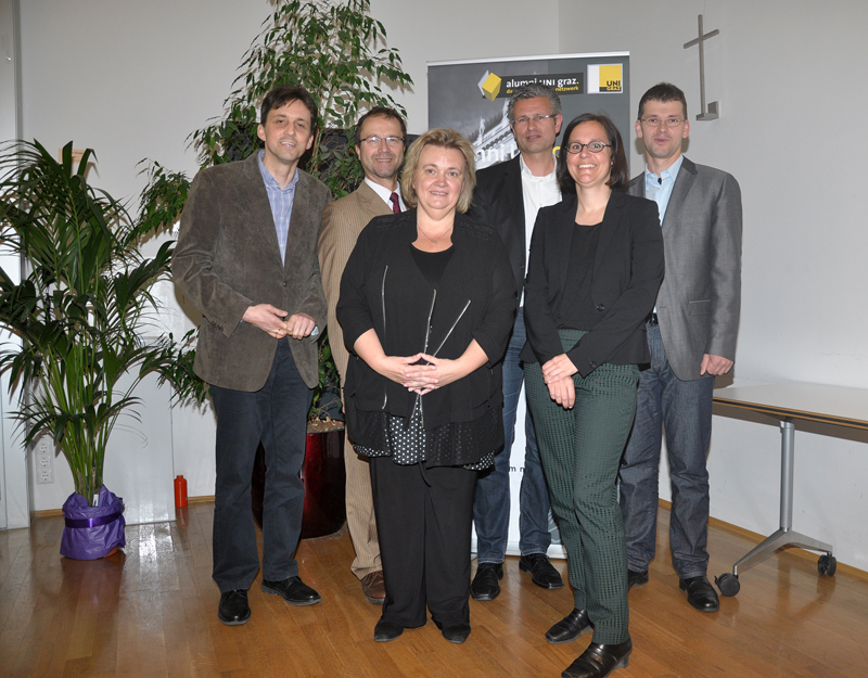 Theologie-Dekan Reinhold Esterbauer, Alumni-Sektionschef Georg Plank , Referent Gregor Maria Hoff, Theozentrum-Leiter Johannes Schweighofer, Referentin Regina Polak und Moderatorin Katharina Moser (v.l.) beim vierten Fakultätstag Theologie. 