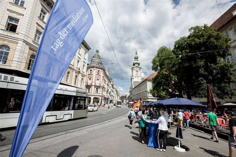 Das Interesse war beachtlich, die nötige Sensibiliserung der PassantInnen für das Thema gelang laut VeranstalterInnen jedenfalls. Fotos: Nikola Milatovic (BIGSHOT) 