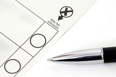 Ob ein Kreuzerl auf dem Stimmzettel ausreicht, um die tatsächlichen Wünsche der WählerInnen an die Politik zu kommunizieren, soll ein neues Forschungsprojekt klären. Foto: Tim Reckmann/<a href="http://www.pixelio.de">pixelio.de</a> 