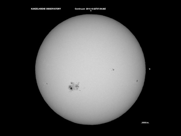 Die Aufnahme der Sonne in weißem Licht zeigt einen der größten Sonnenflecken der letzten Jahre. Fotos: Uni Graz / Observatorium Kanzelhöhe 