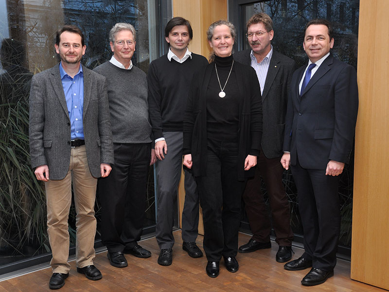 V.l.: Georg Tafner, Jürgen van Buer, Christoph Hinterreitner, Michaela Stock, Vizerektor Peter Scherrer, Dekan Thomas Foscht 