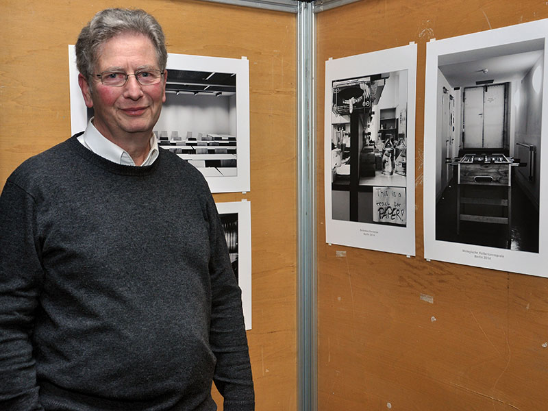 Jürgen van Buer eröffnet mit seiner Fotoausstellung eine künstlerische Perspektive auf universitäre Lernräume. 