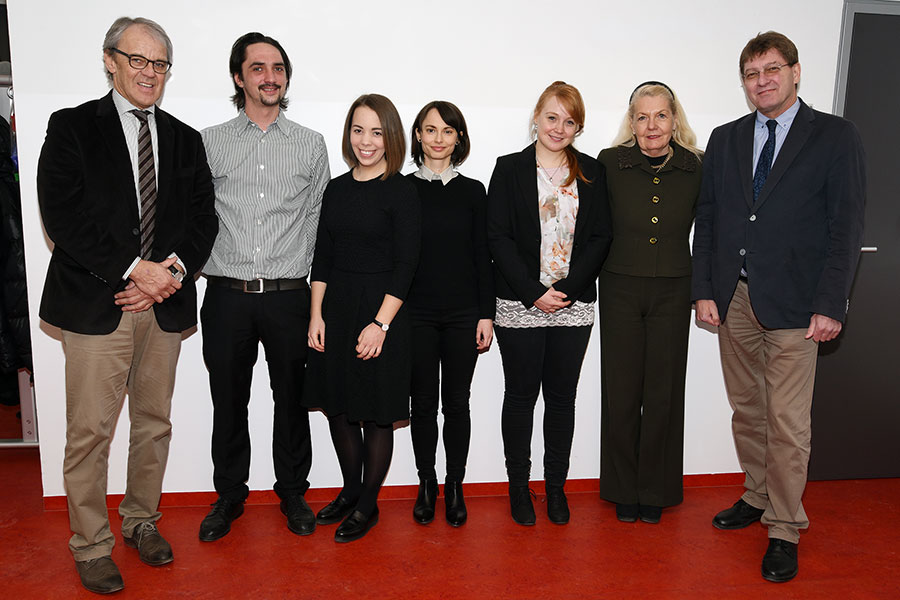 Die StipendiatInnen Jörg Lichtenegger, Marie Dücker, Zorica-Iva Siročić und Thurid Mannel (v.l.) mit Günther Feldgrill (l.), Waltraud Schinko-Neuroth und Vizerektor Peter Scherrer. Foto: Uni Graz/Kastrun 