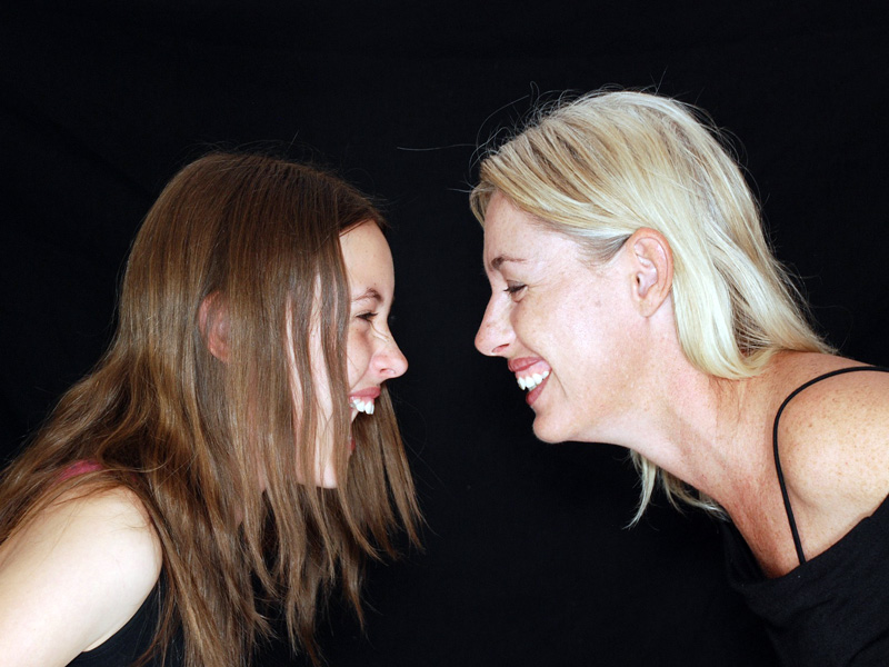 Lachen lässt sich mit anderen oder auf Kosten anderer. Ilona Papousek hat die Hintergründe des Humors untersucht. Foto: Pixabay 