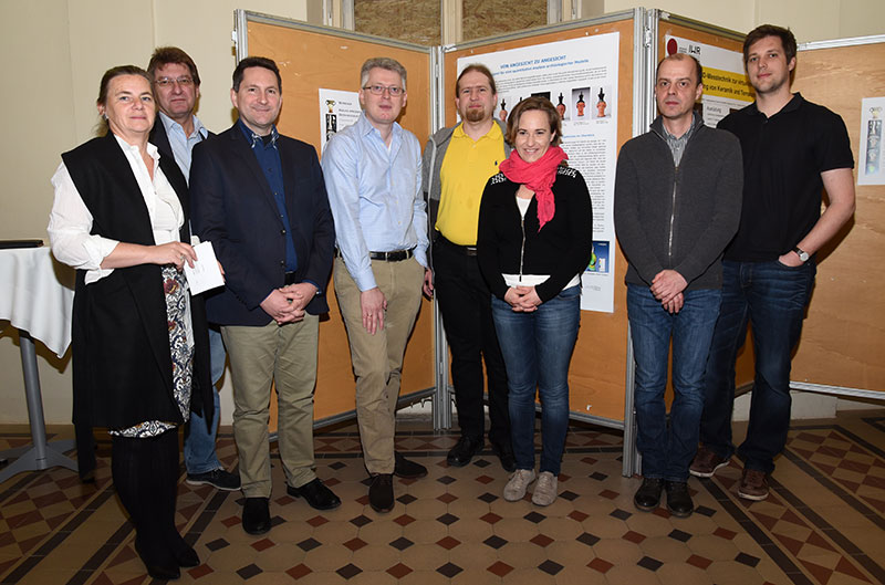 Organisatorin Elisabeth Trinkl und Vizerektor Peter Scherrer begrüßten die Vortragenden: Tobias Schreck, Dirk Rieke-Zapp, Hubert Mara, Bernadette Biedermann, Stephan Karl und Markus Diem (v.l.). Foto: Uni Graz/Kastrun. 
