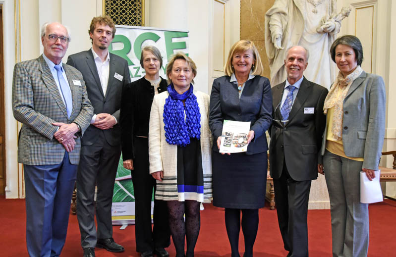 10 Jahre RCE-Graz Styria: Hermann Becke, Christian Köberl (Vertretung Bürgermeister Siegfried Nagl), Klimaforscherin Kromp-Kolb, Evi Frei, Rektorin Neuper, RCE-Leiter Friedrich Zimmermann und URBI-Dekanin Barbara Gasteiger Klicpera. Fotos: Uni Graz/Pich ©Uni Graz/Pichler