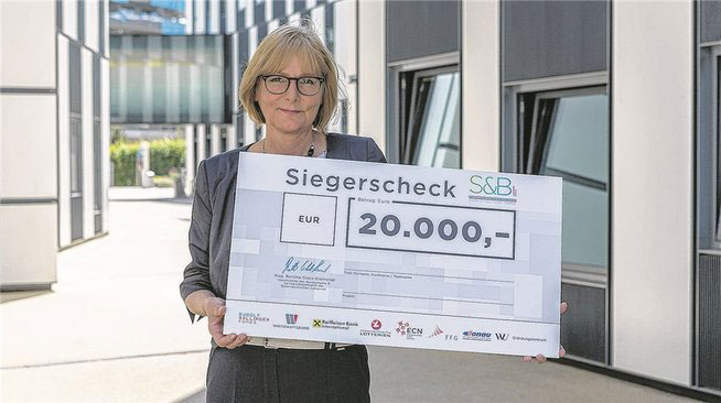 Ute Schäfer vertrat das Sieger-Team "iprint - Implant Printing" der Med Uni Graz. Foto: Christian Georgescu. 