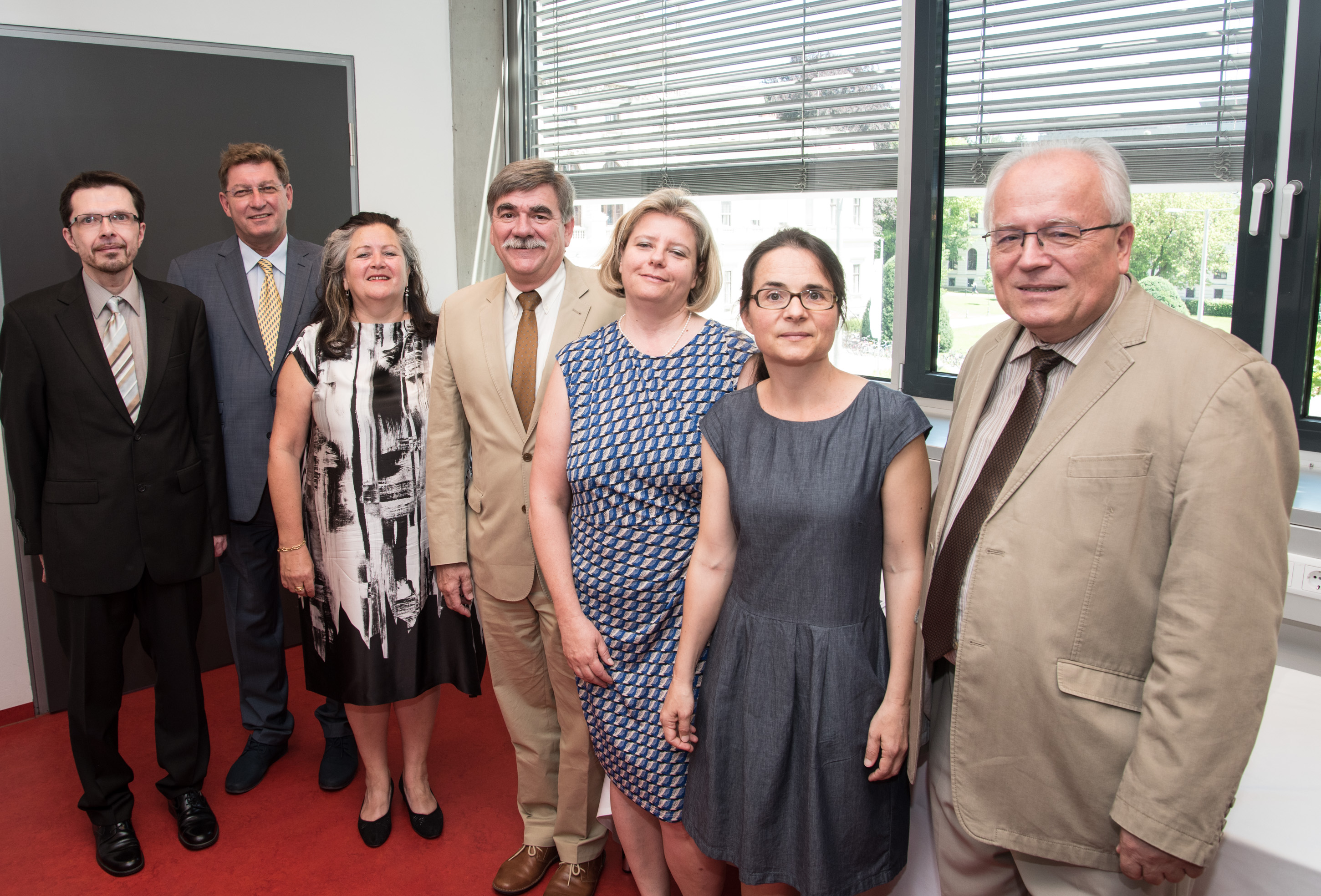 Ergebnisse einer langjährigen Forschungsarbeit wurden bei der Tagung präsentiert: Markus Helmut Lenhart, Peter Scherrer, Irmtraud Fischer, Claudia Kouretsidis-Haider, Leiterin Zentrale österreichische Forschungsstelle Nachkriegsjustiz Wien-Graz, Birgit Scholz und Winfried Garscha. Foto: Uni Graz/Tzivanopoulos 