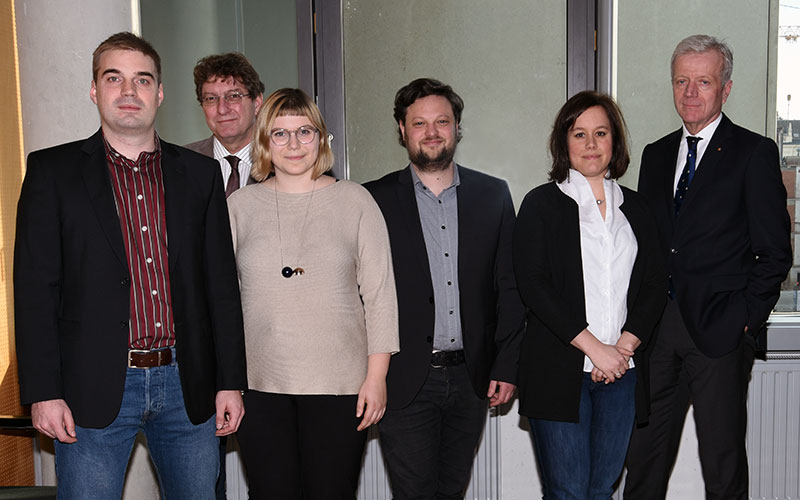 V.l.: Stefan Hofmeister, Vizerektor Peter Scherrer, Kathrin Trattner, Carl Neumayr, Karin Almasy und Universitätsrat Gerhard Fabisch. Foto: Uni Graz/Pichler 