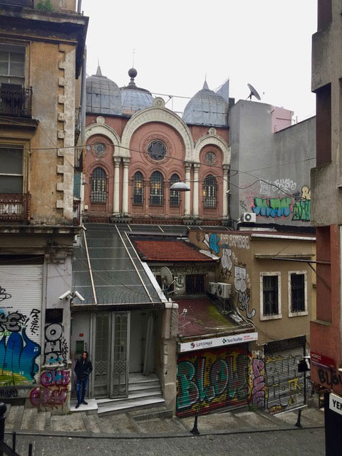 Wiener Juden haben 1909 eine Aschkenasische Synagoge in Istanbul gegründet. Sie ist ein Ort der Begegnung - auch heute noch. Foto: Öktem 