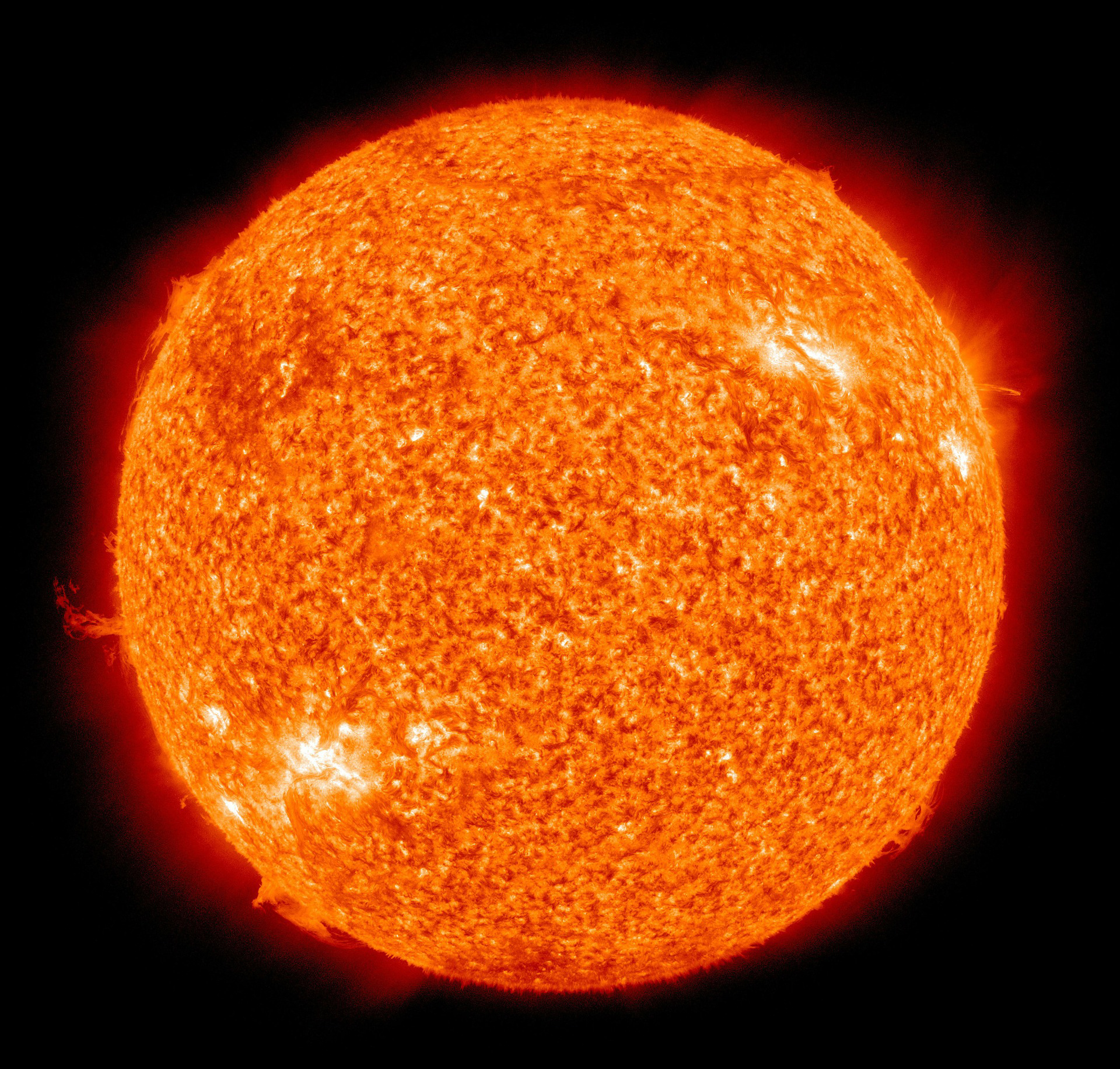 Bei koronalen Massenauswürfen werden riesige Wolken von magnetisiertem Sonnenplasma in den interplanetaren Raum geschleudert. Foto: pixabay 