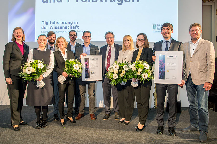 V.l.: Landesrätin Barbara Eibinger-Miedl mit der TRUESSEC.eu-Forschungsgruppe bei der Verleihung des Steirischen Wissenschaftspreises 2019. © Foto Fischer
