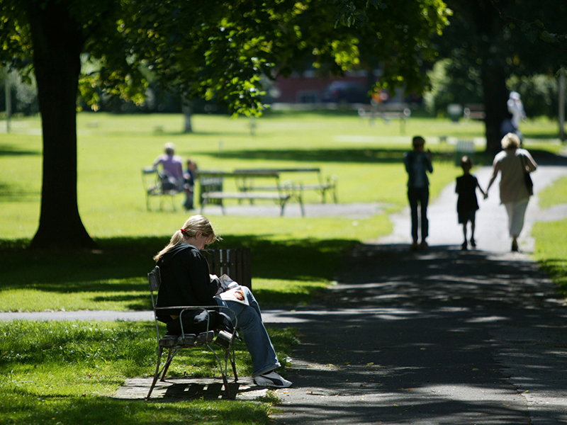 Wie und vor allem wo begegnen wir uns nach der Corona-Pandemie? Anke Strüver vom Institut für Geographie und Raumforschung der Universität Graz spricht dazu in der aktuellen Episode von "Hör-Saal: 15 Minuten Forschung". Foto: Graz Tourismus – Harry Schiffer. 