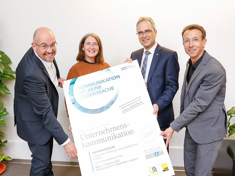 Maximilian Mazelle, Abteilungsleiter für Kommunikation der Stadt Graz, Bürgermeisterin Elke Kahr, Peter Riedler, Geschäftsführender Rektor der Universität Graz, und UNI for LIFE-Geschäftsführer Stephan Witzel (v.l.n.r.) ©Foto Fischer