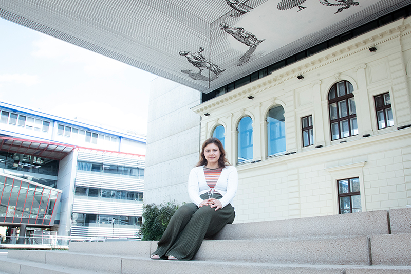 Vier Monate lang forschte die Kiewerin Anna Kryvenko an der Universität Graz. Die Linguistin untersuchte, wie wie Europa und die EU im ukrainischen Parlament diskutiert werden – vor und nach Kriegsbeginn. Foto: Uni Graz/Leljak. 