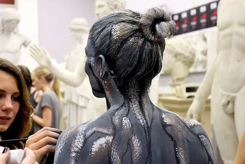 ... durch Bodypainting in lebendige Skulpturen. 