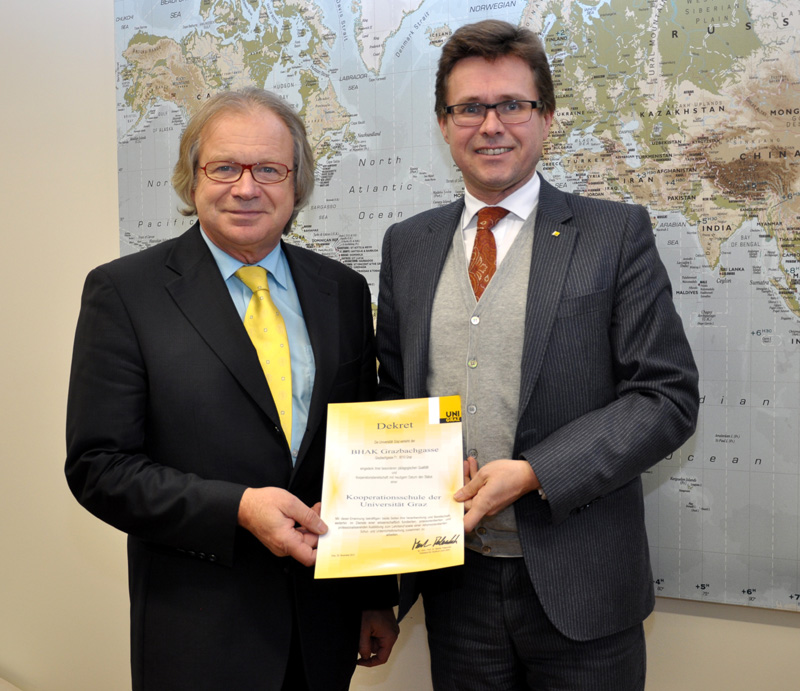 BHAK-Direktor Johann Wilding (links) und Vizerektor Polaschek besiegelten die Kooperation 