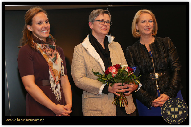 Andrea Ginzel, Woman Marketing-Chefin, Vizerektorin Dworcazk und Ministerin Doris Bures (v. l.) 