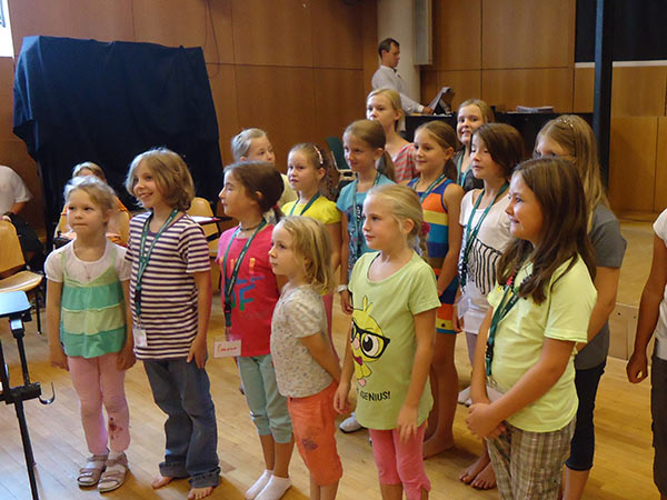Eifrig beim Proben: Bei der Summer Musical School studieren die Nachwuchstalente ein Stück ein. 